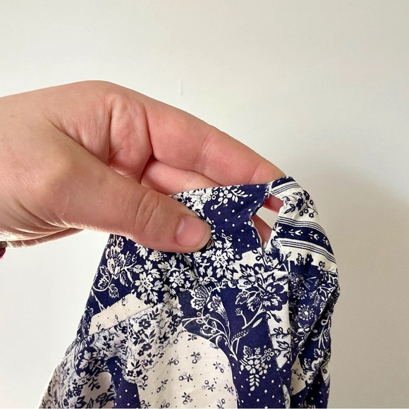 Elegant Blue and White Midi Skirt with Red Accents - Picture 4 of 5